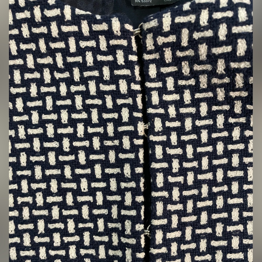French Connection blue and white weaved crop blazer - size 6 - Picture 4 of 4